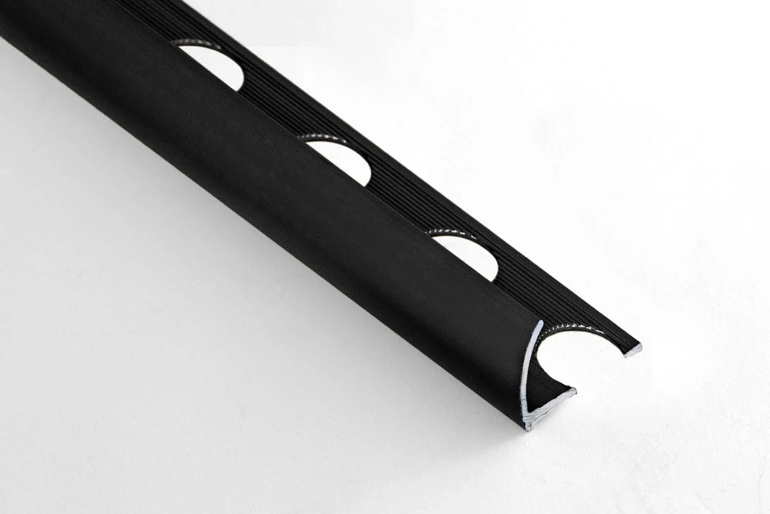 FINISH ALUM ROUND 10.5MM/2.6M MAT BLACK